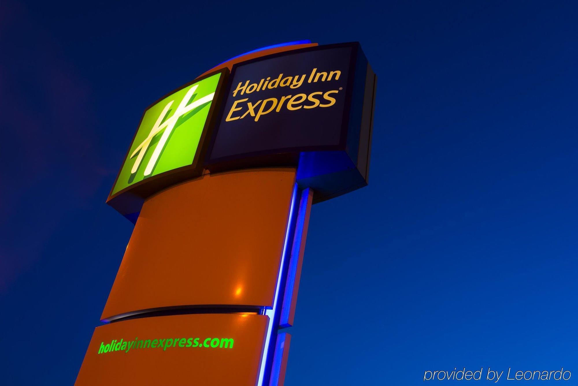 Holiday Inn Express Northampton - South, An Ihg Hotel Extérieur photo